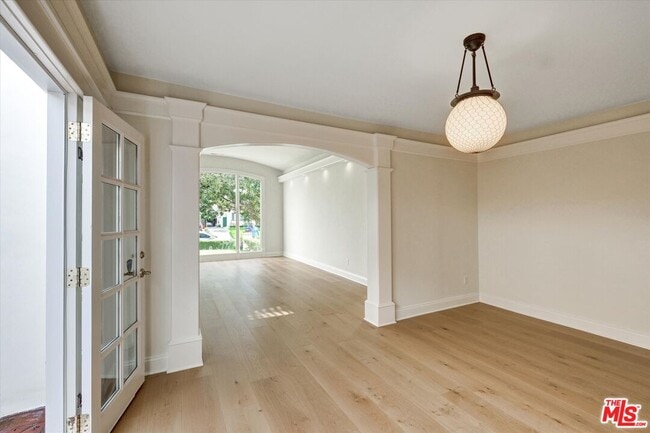 Building Photo - 135 N Gower St