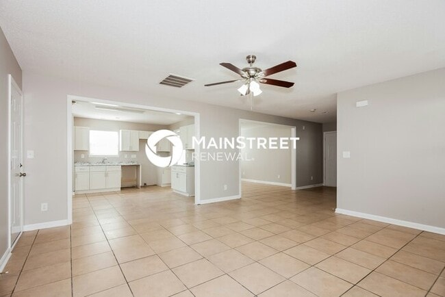 Building Photo - 4 Bedroom Pet-Friendly Home in Charlotte, NC with Main Street Renewal