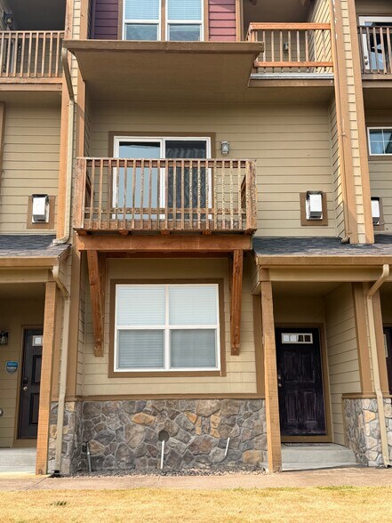 Building Photo - 475 SE 35th St