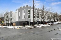 Building Photo - 1326 E Spring St