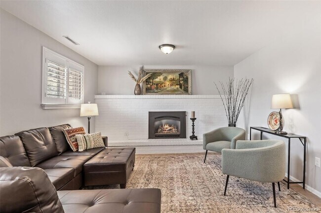 Building Photo - 5585 Escondido Dr