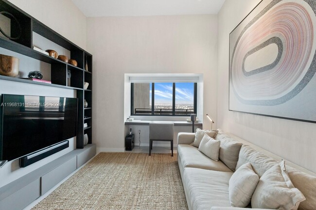 Building Photo - 480 NE 31st St