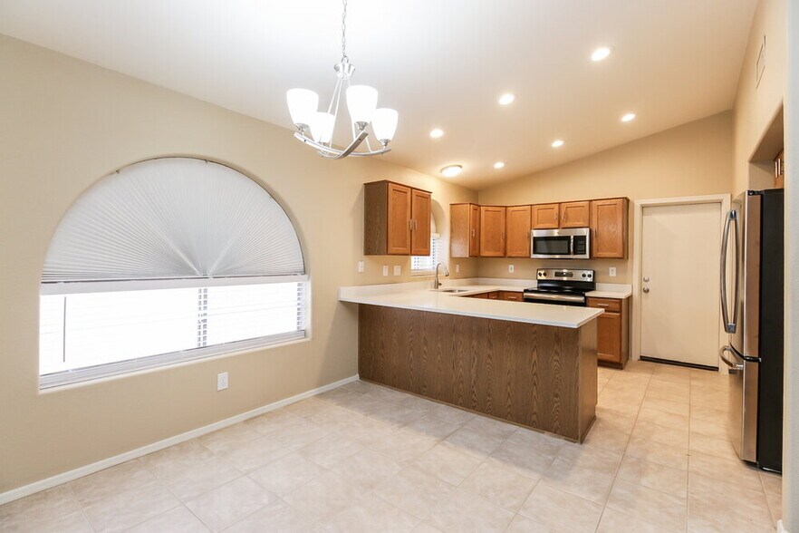 Building Photo - 12561 Desert Flower Rd