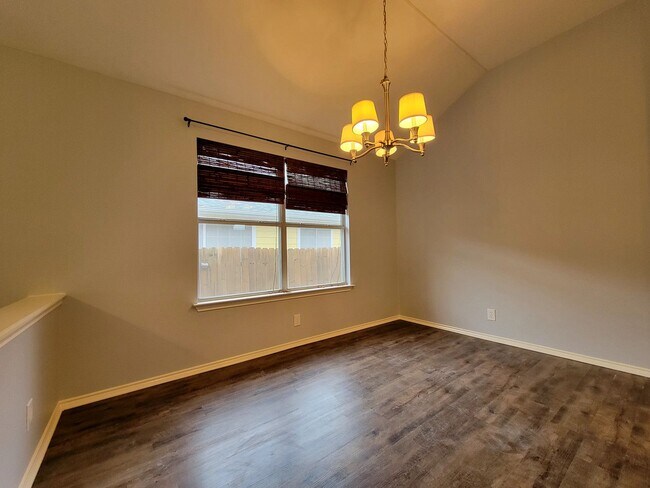 Building Photo - 722 Minturn Ln