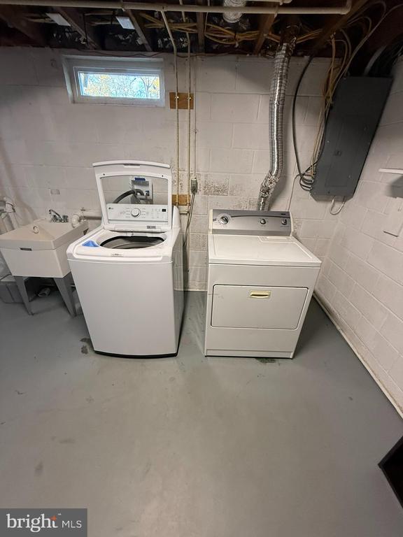 Building Photo - 8787 Hickory Hill