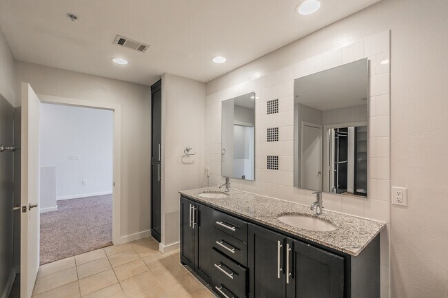 Building Photo - 2608 Museum Way