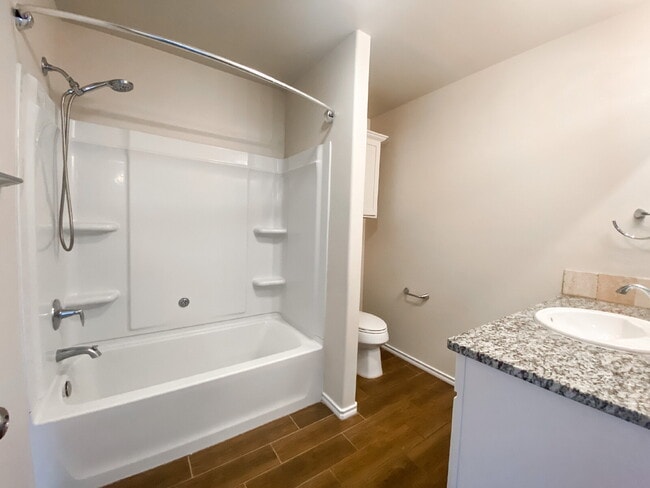 Building Photo - 3/2/2 Home in Windstone!