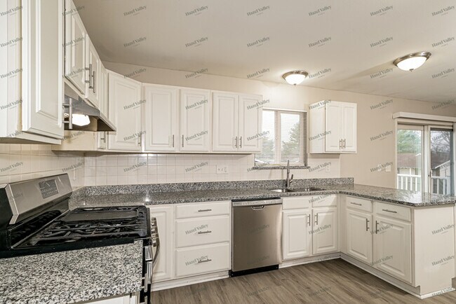 Building Photo - 12000 Kingshead Dr