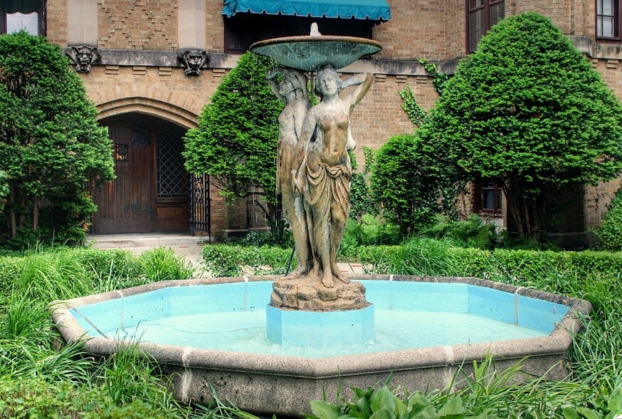 Building Photo - 2448 W Greenleaf Ave