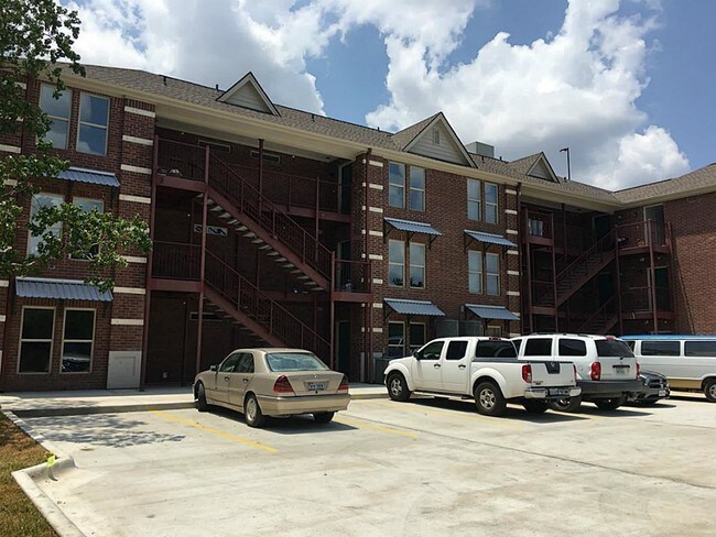 Building Photo - 300 Spruce St