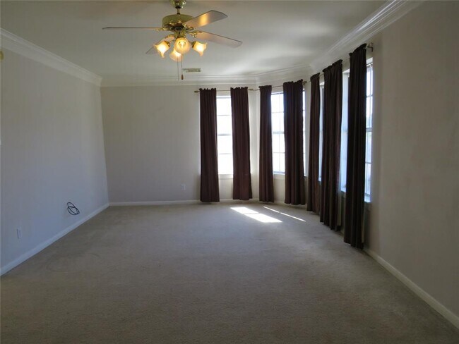 Building Photo - 2302 Plantation Bend Dr