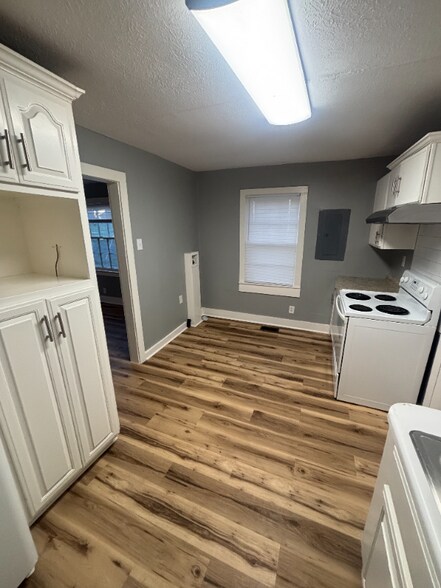 Building Photo - 701 Fanning St