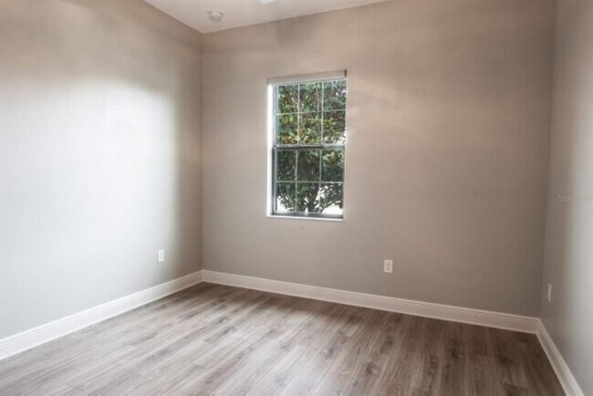 Building Photo - 913 Buckhurst Dr