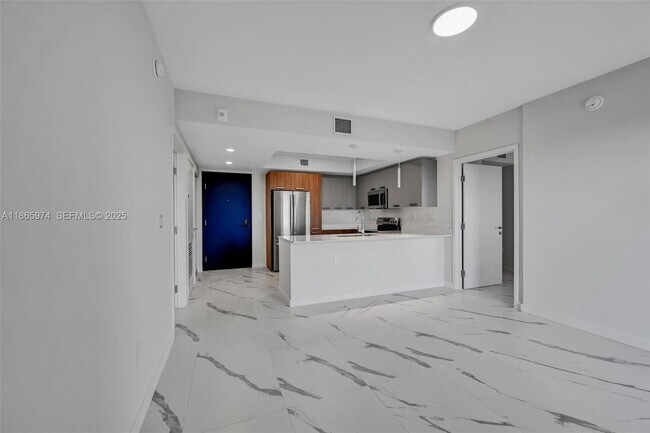 Building Photo - 840 NE 130th St