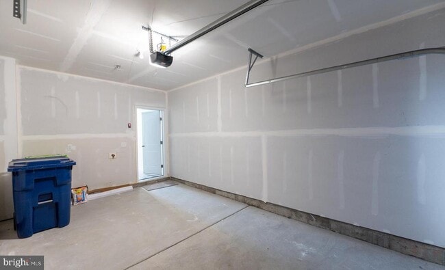 Building Photo - 715 Platinum Dr