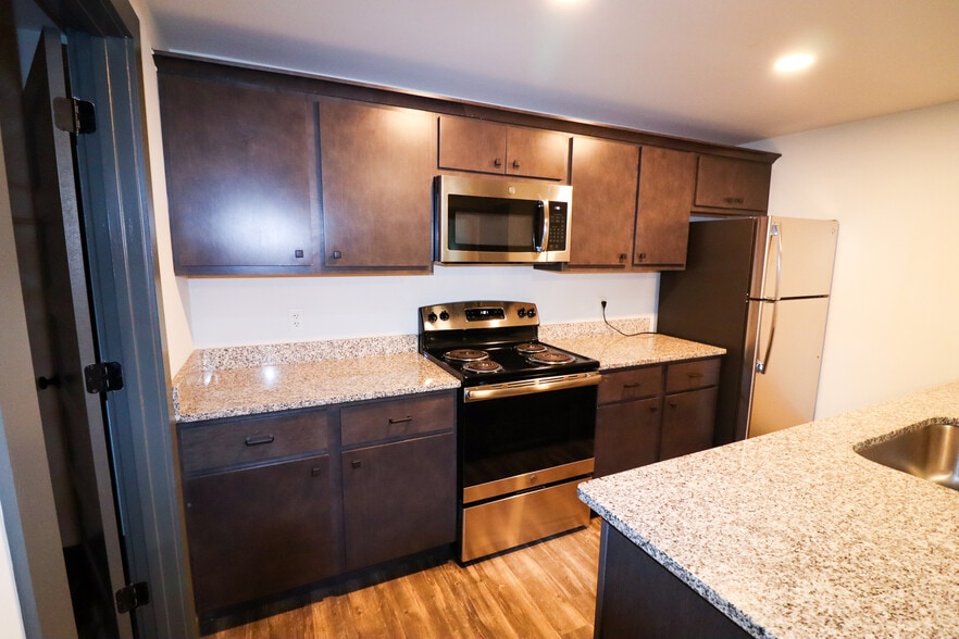 Building Photo - 2616 Short Vine St