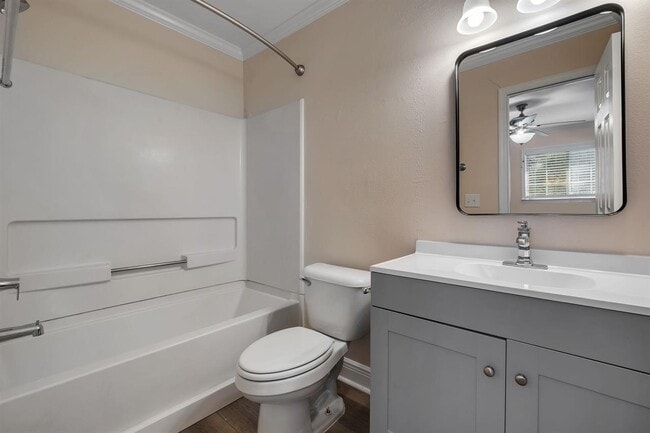 Building Photo - 1300 Ocala Rd