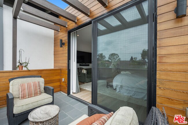 Building Photo - 2230 Malcolm Ave