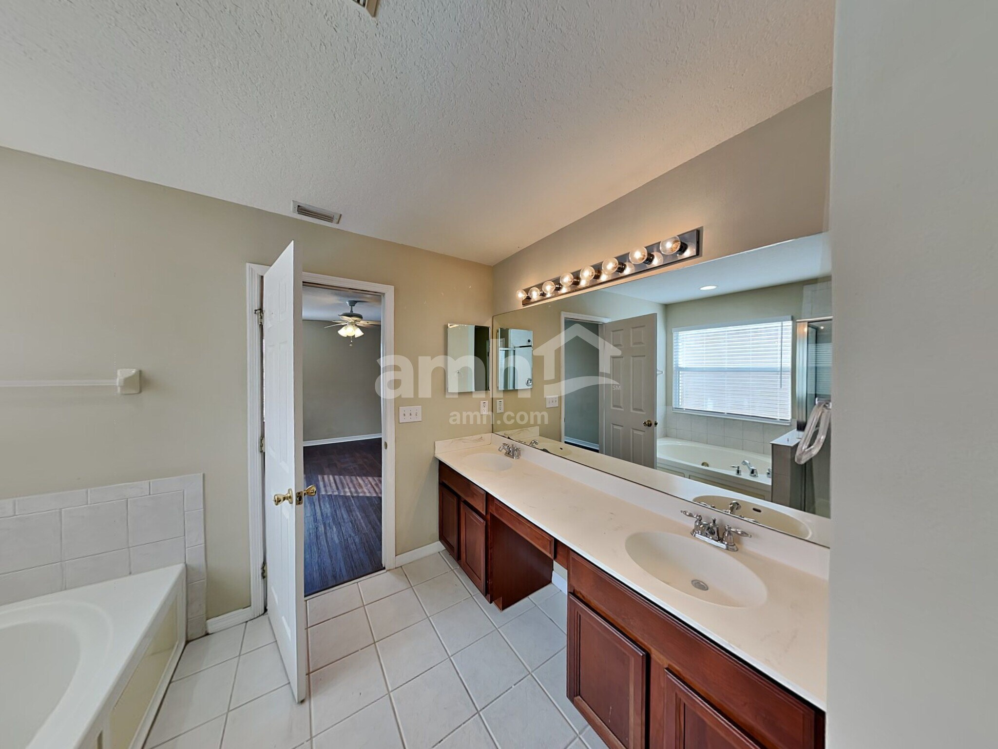 Building Photo - 12109 Tree Haven Ave