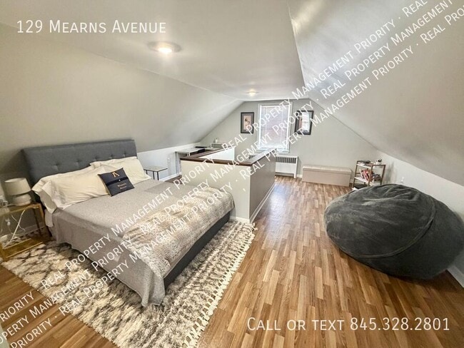 Building Photo - 129 Mearns Ave