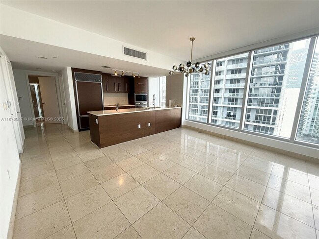 Building Photo - 475 Brickell Ave