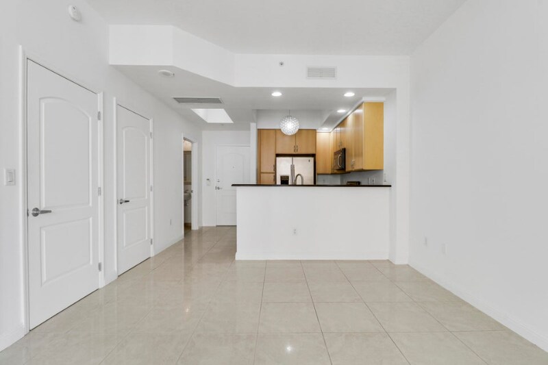 Building Photo - 801 S Olive Ave