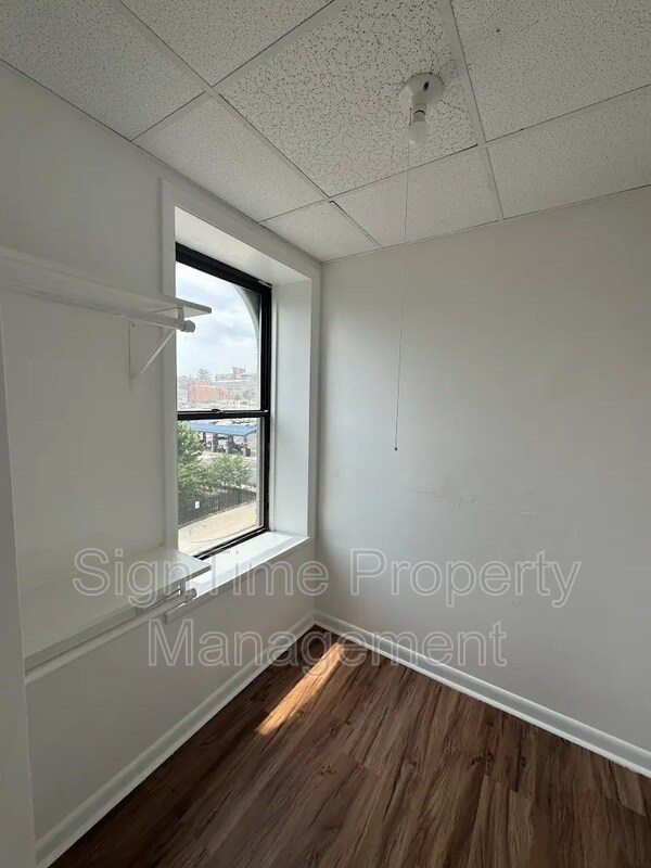 Building Photo - 112 W Franklin St