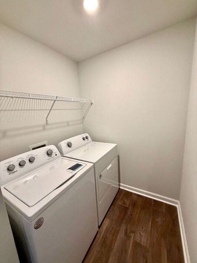 Building Photo - $1,000 off first full months rent with acceptable credit!! 4 bedroom 2.5 bath home in RINCON, GA!!!