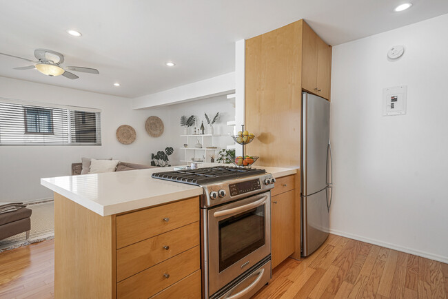 Kitchen - 1720 Ardmore Ave