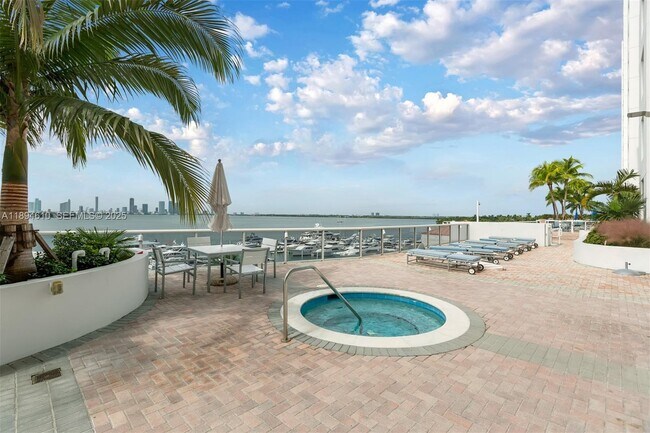 Building Photo - 1800 Sunset Harbour Dr