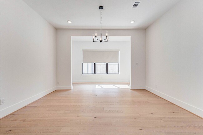 Building Photo - 1327 Crown Frst Dr