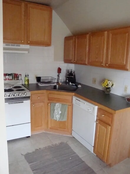 Building Photo - 811 Washtenaw Ave