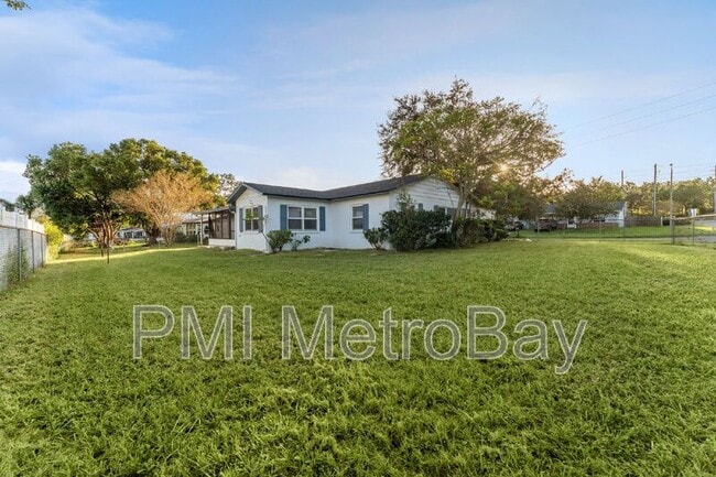 Building Photo - 7250 Applegate Dr
