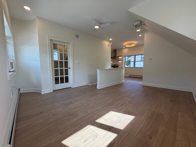 Building Photo - 5016 N Lawndale Ave