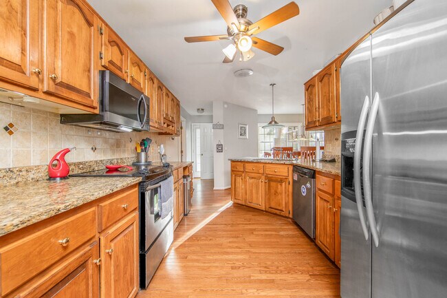 Building Photo - 28900 Deercroft Dr