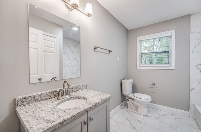 Building Photo - Charming 4-Bedroom, 3-Bath Single-Family H...