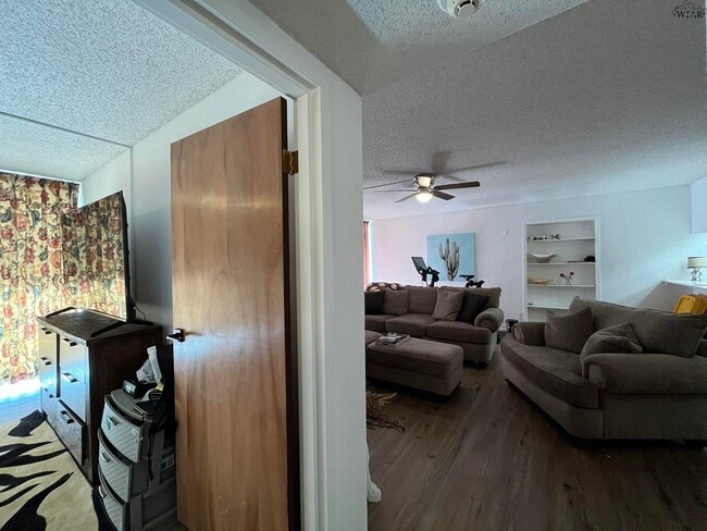 Building Photo - 2100 Santa Fe St