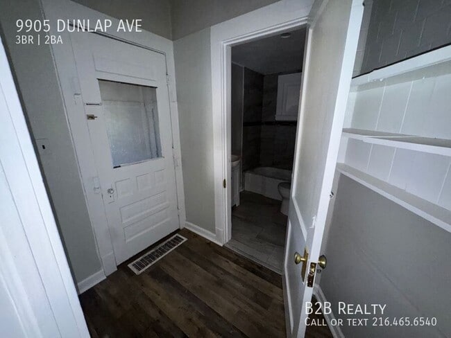 Building Photo - 9905 Dunlap Ave