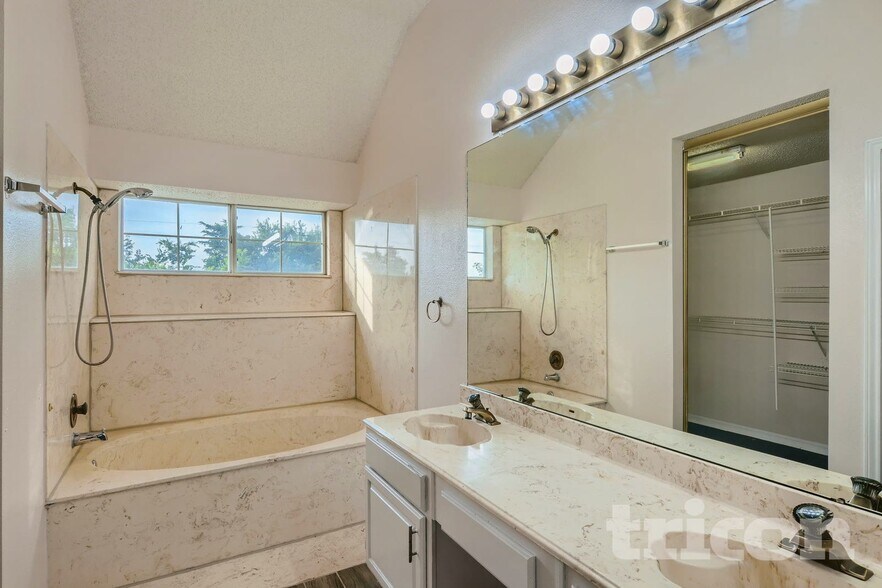 Building Photo - 3416 Tulip Ln