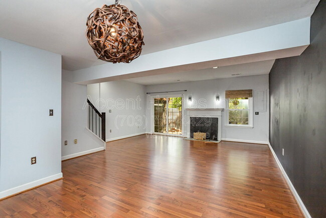 Building Photo - 6107 Summer Park Ln