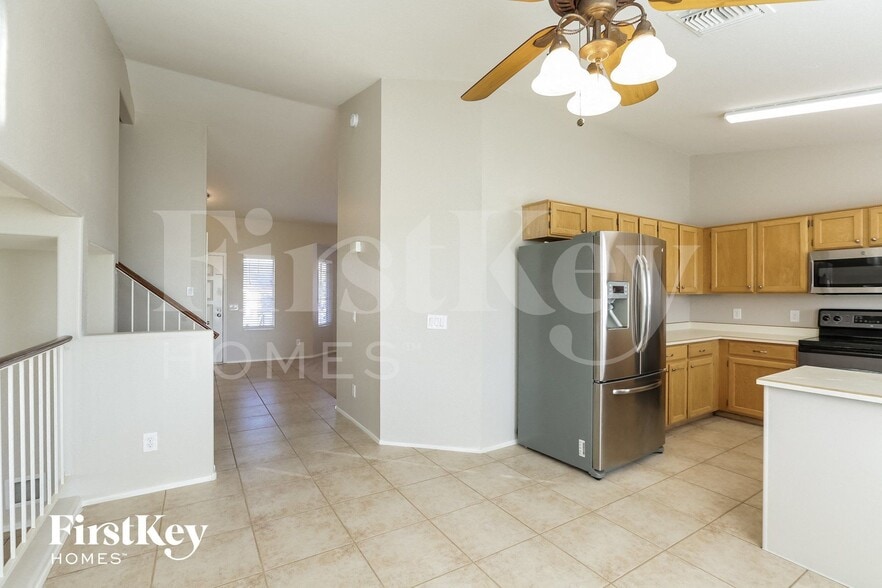 Building Photo - 8735 W Sierra Vista Dr