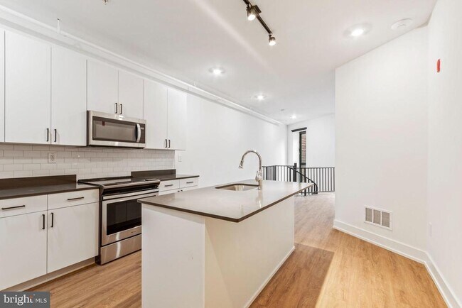 Building Photo - 1519 Ridge Ave