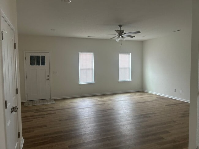 Building Photo - 1103 Peartree Rd