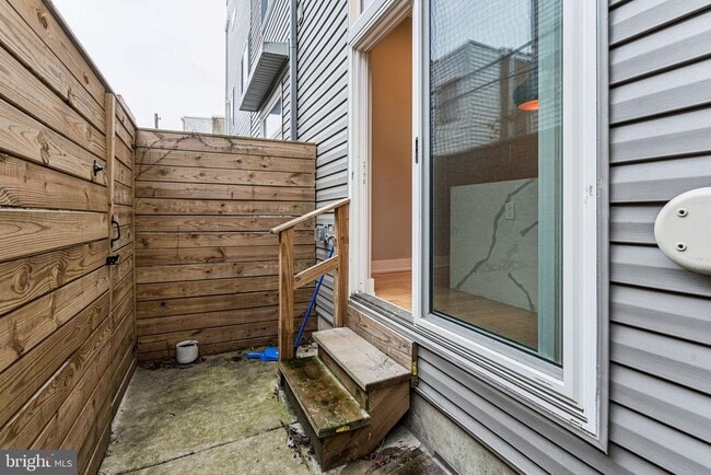 Building Photo - 1514 S Bambrey St