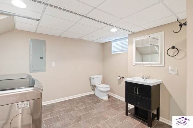 Building Photo - RENTAL PENDING!