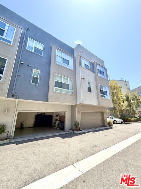 Building Photo - 2753 Waverly Dr