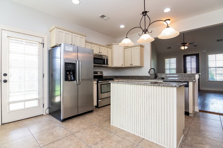 Building Photo - 4675 W Petite Loop