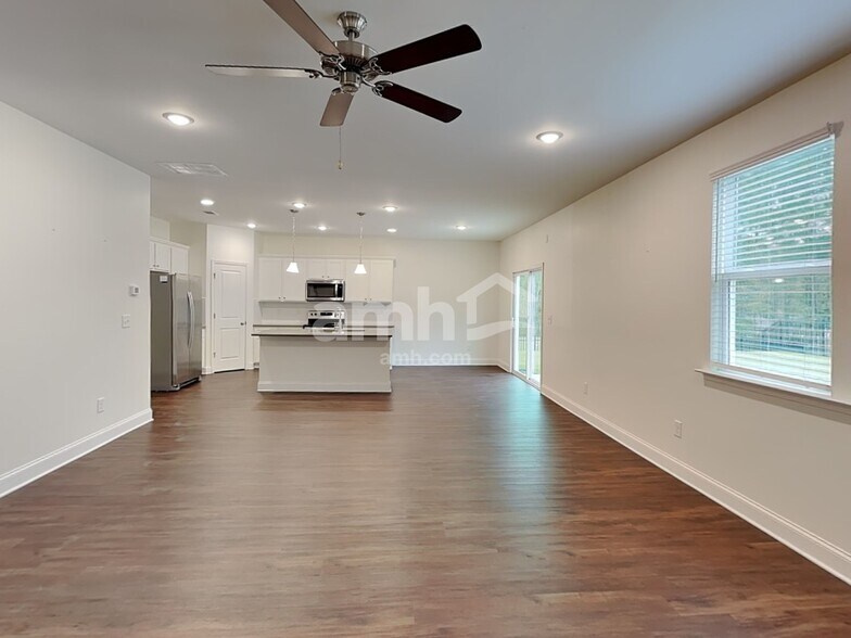 Building Photo - 3860 Chivalry Dr