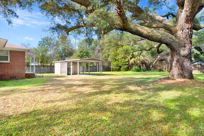 Building Photo - Cozy 3 bedroom home with large yard!