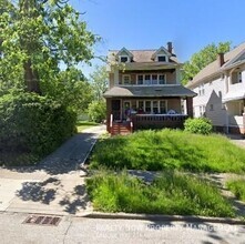 Building Photo - Cleveland Heights 1 bedroom 3rd Floor